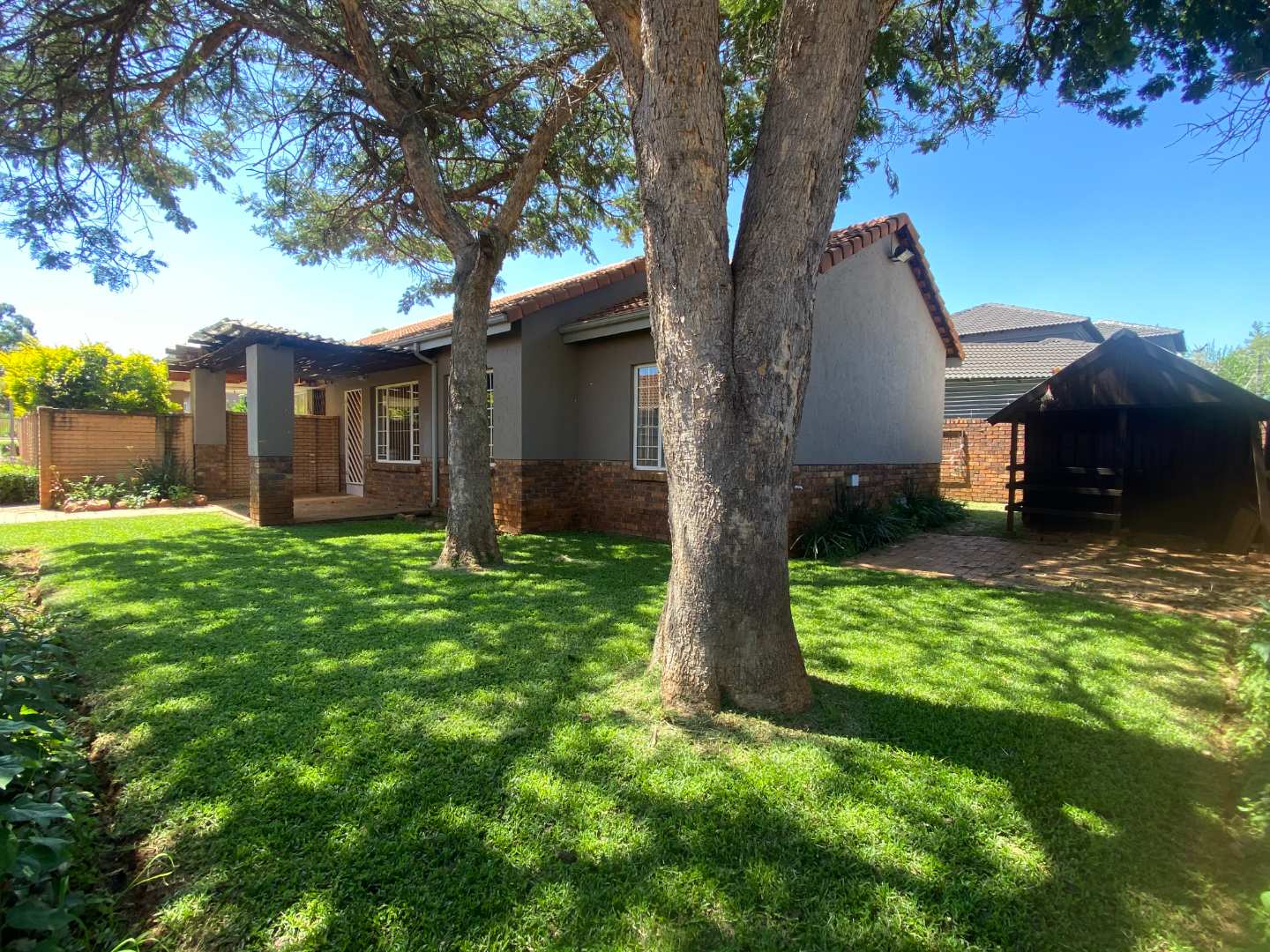 Charming 3 Bed Townhouse For Sale, Pierre Van Ryneveld. 2106046