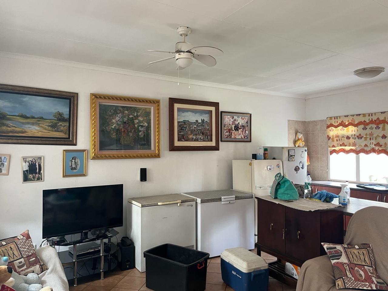 For Sale House in Clarina with 2 beds, garage, gardens, and community