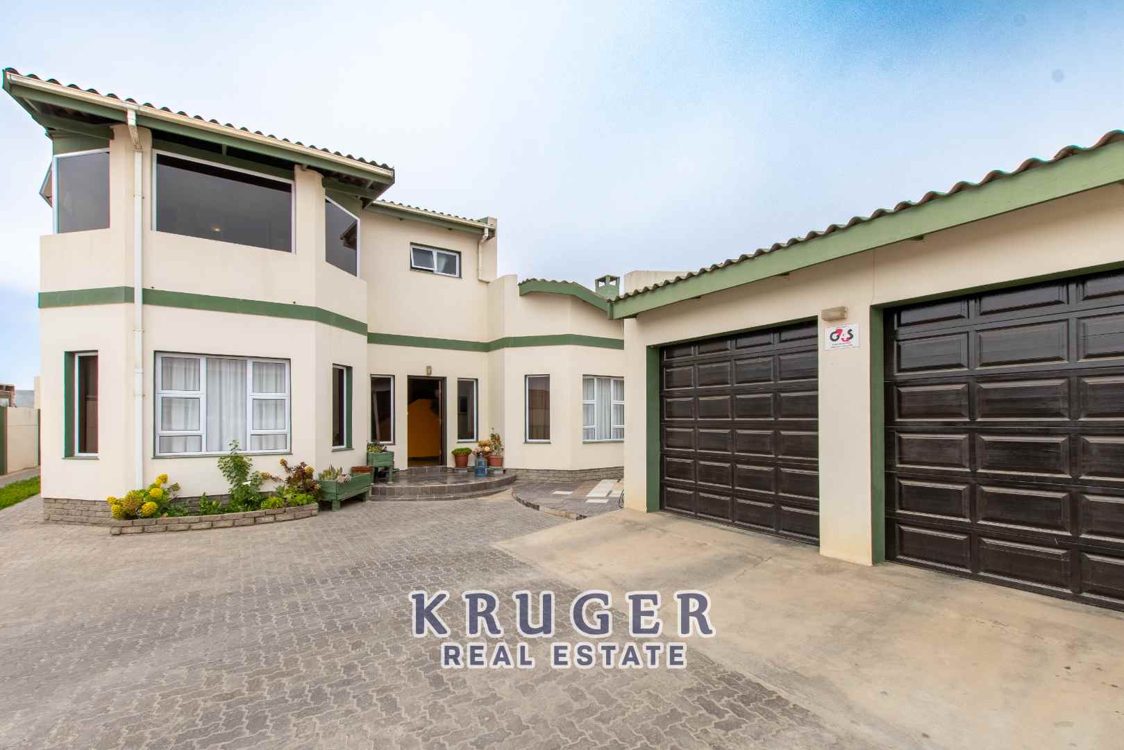 For Sale: Swakopmund Ext 9 House with Two Flats, Triple Garages ...