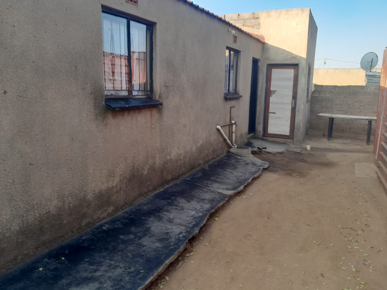 Spacious Palmridge House for Sale Roomy Garage, Close to Amenities