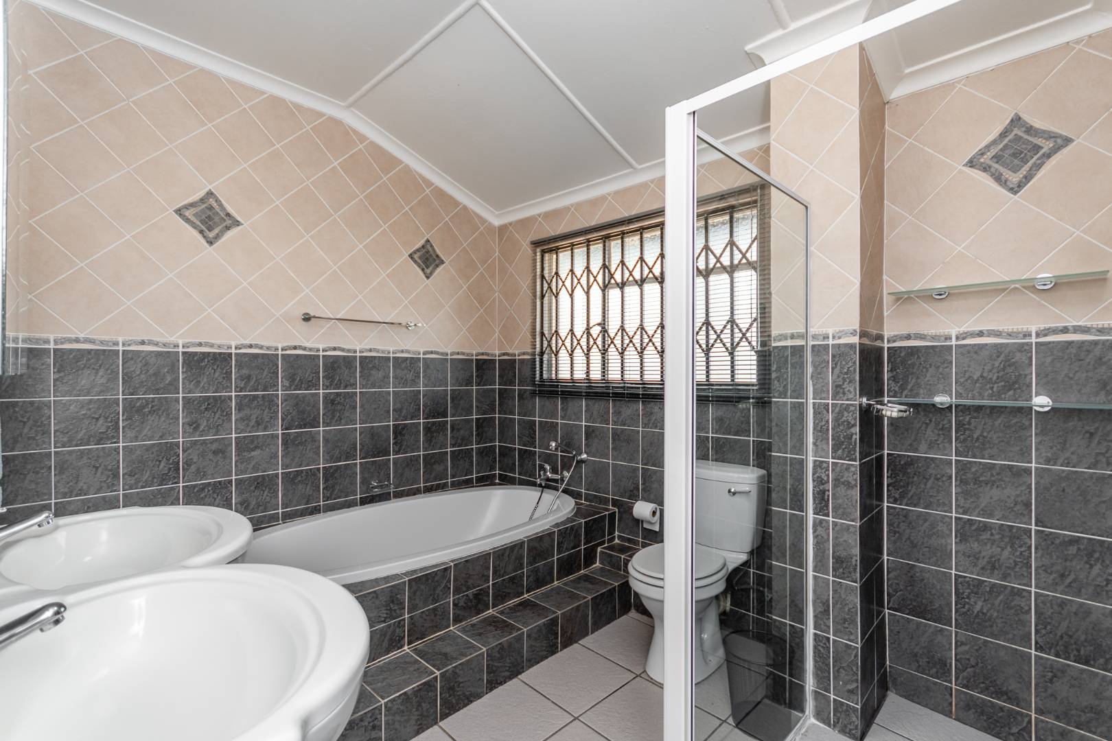 5 Bedroom House in Hazeldene, Germiston Sold for R 2,150,000 2060397