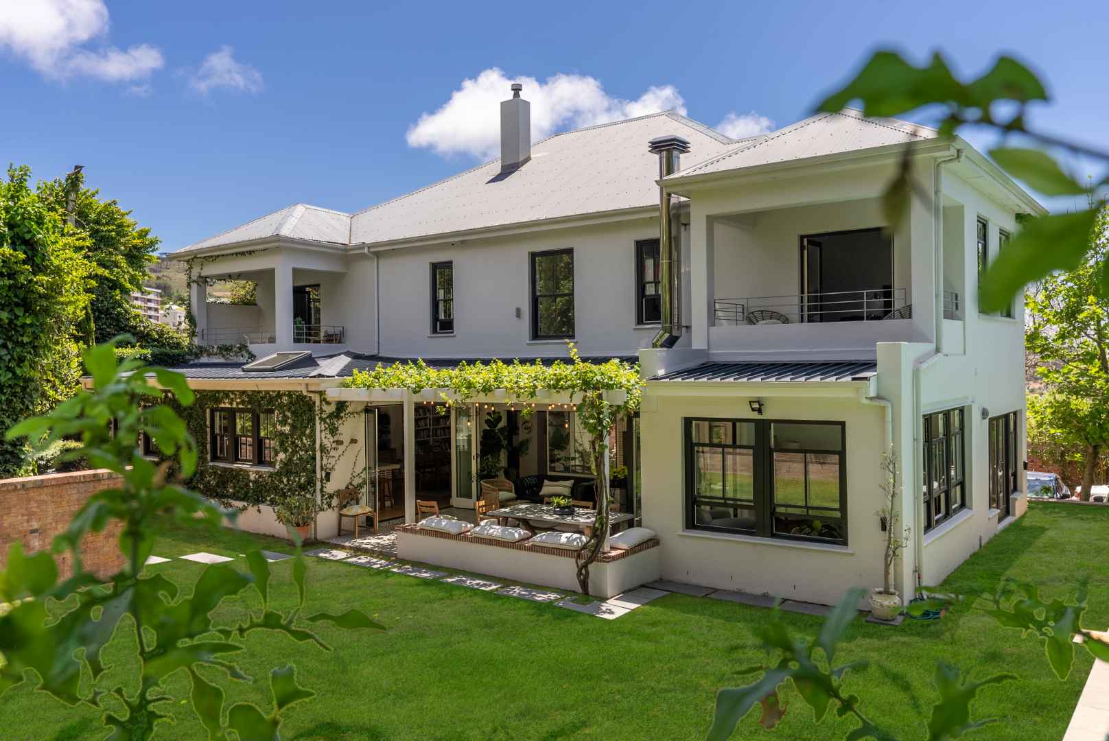 7 Bedroom House in Higgovale For Sale R35,000,000 2078010