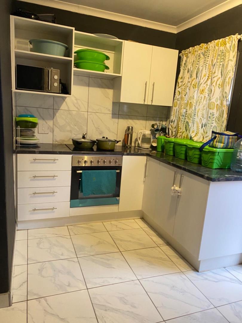 Cimbebasia gem for sale! 3BR house with security, parking, approved