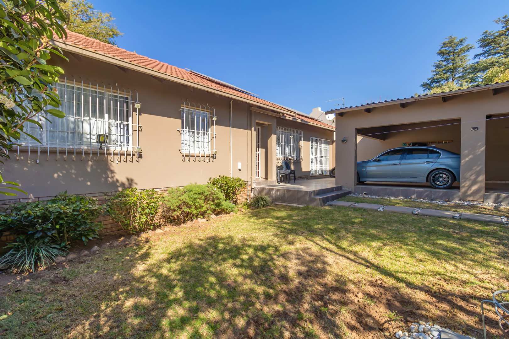 Northwold House To Rent 2 Beds, Solar Panels, Spacious Garage, Garden