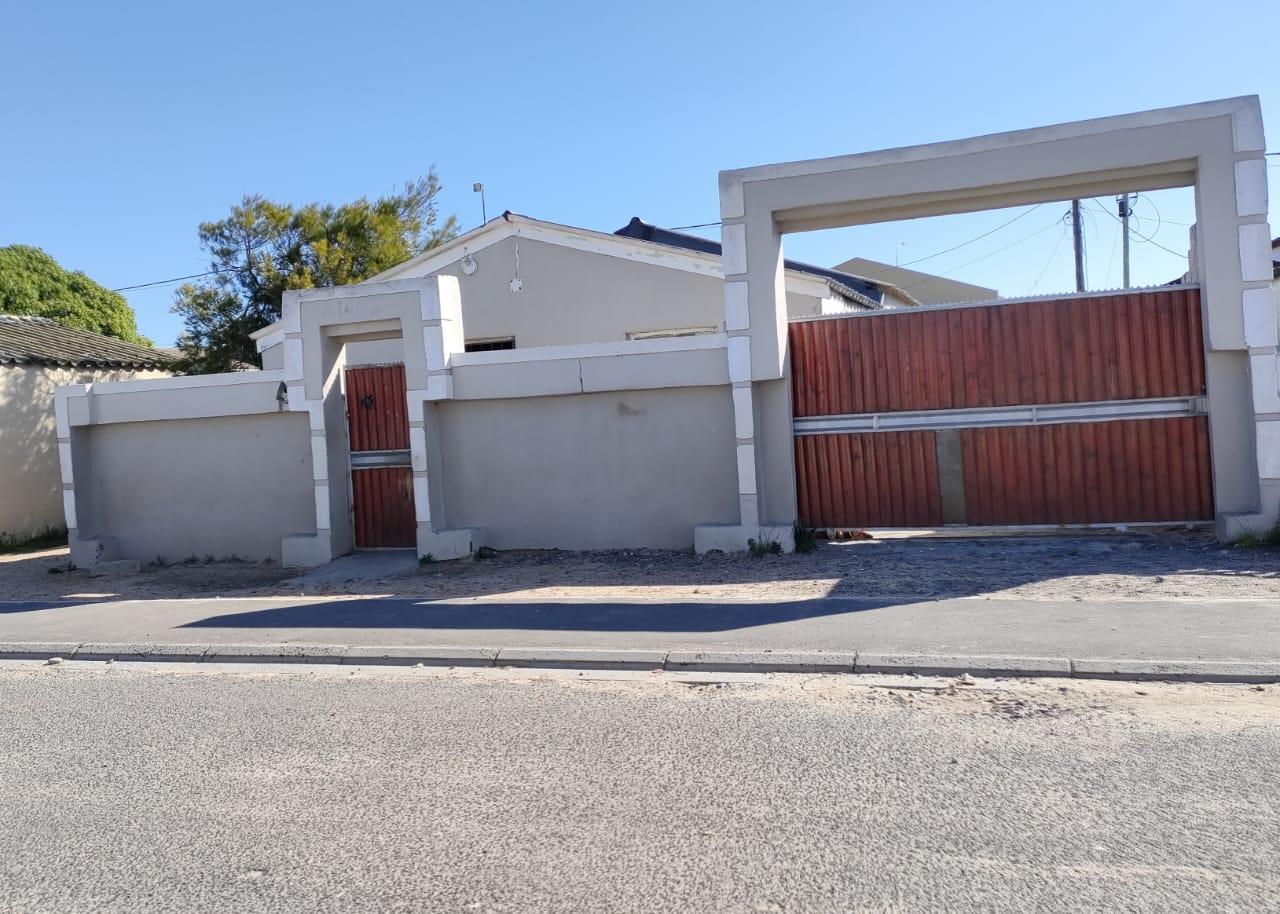 Khayelitsha ASection Gem 3Bed House with Spacious Backyard For