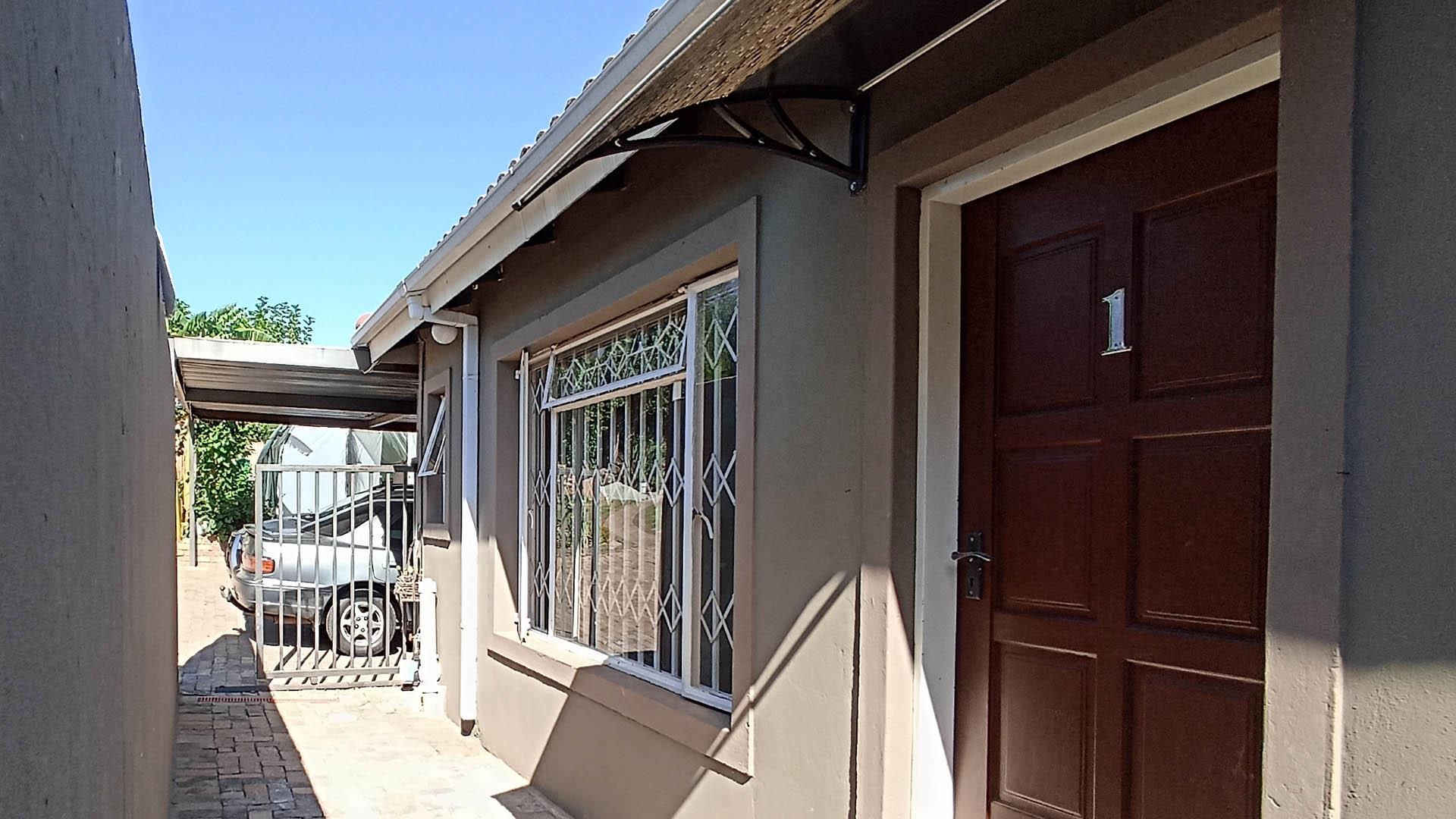 Lyndhurst House To Rent Prepaid utilities, singleroom layout, no