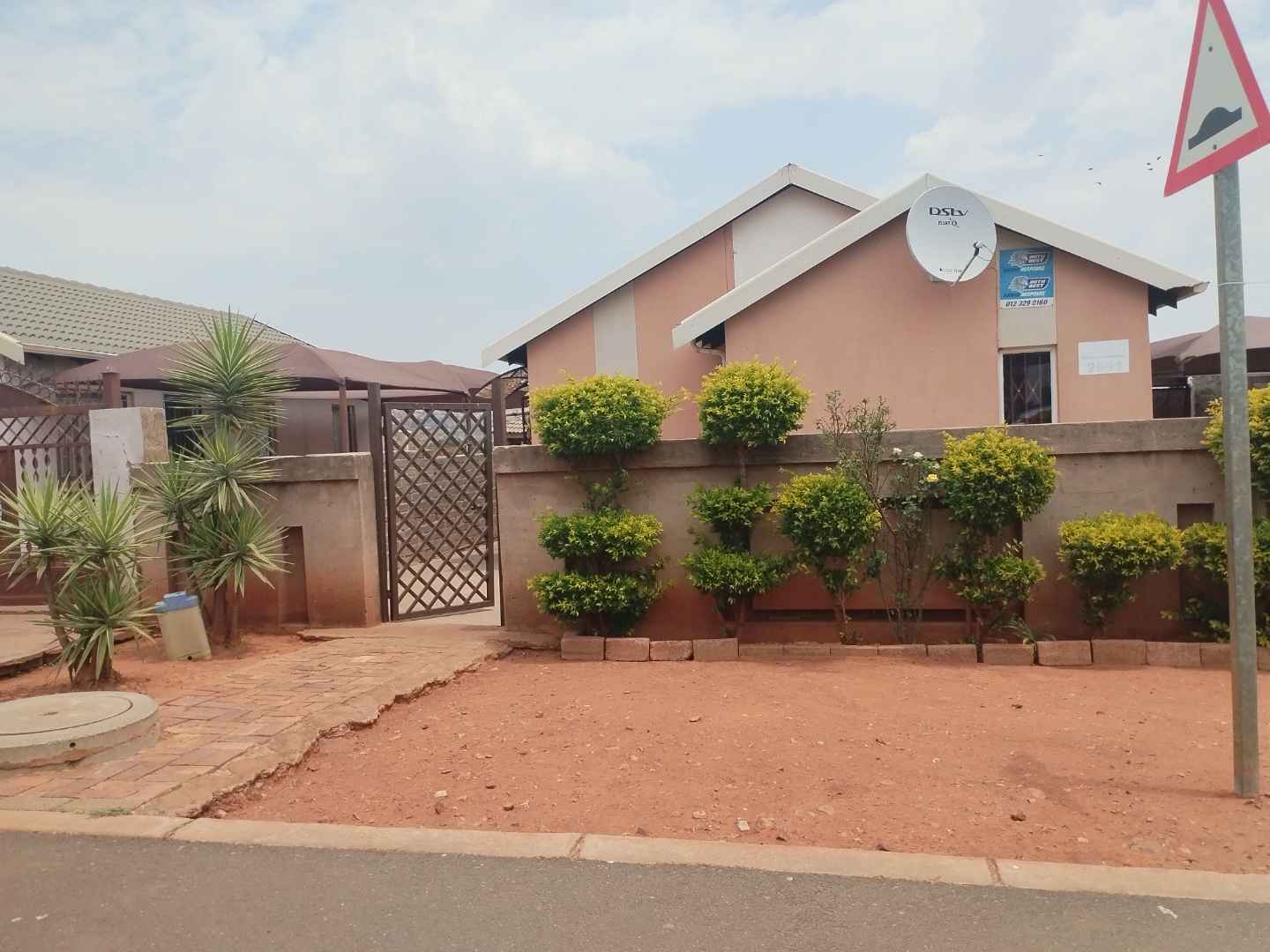 For Sale House in Mahube Valley, 3 bedrooms, spacious yard, near