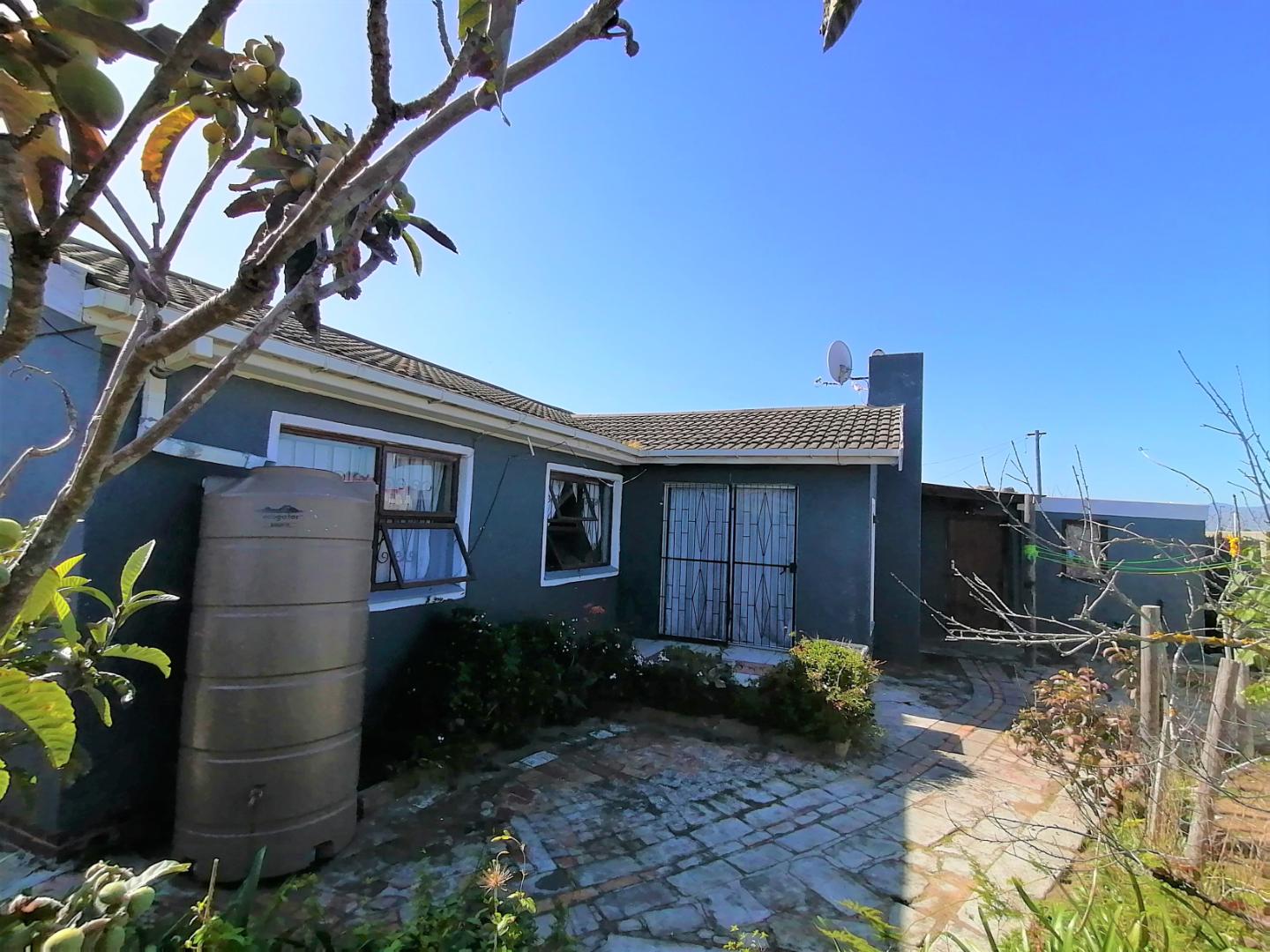 Spacious House for Sale in Macassar with Room for Extensions 2064265