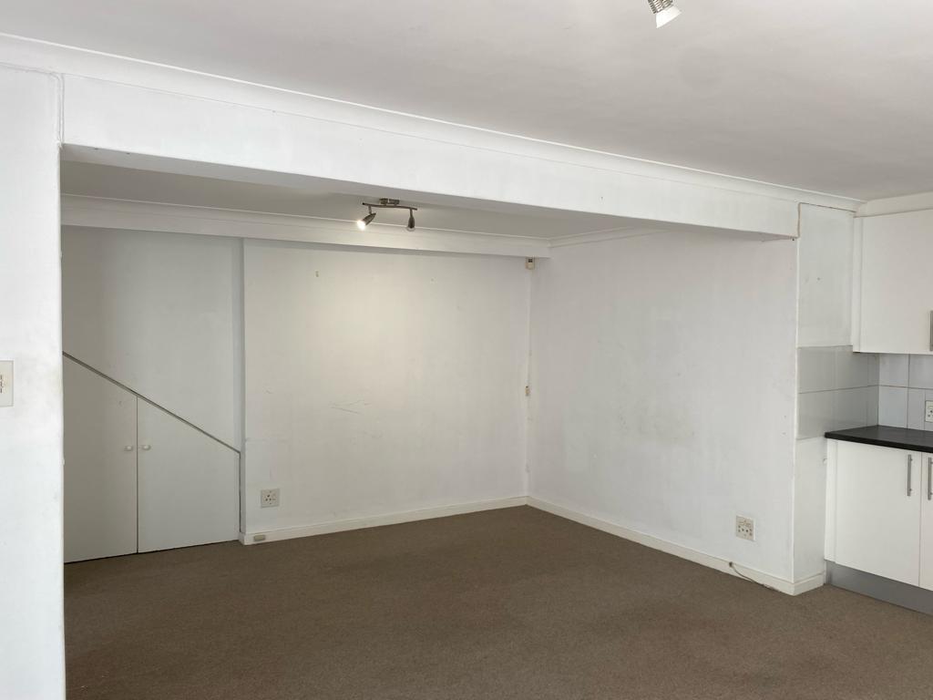 Cottage To Rent in Green Point with private entrance, garden access