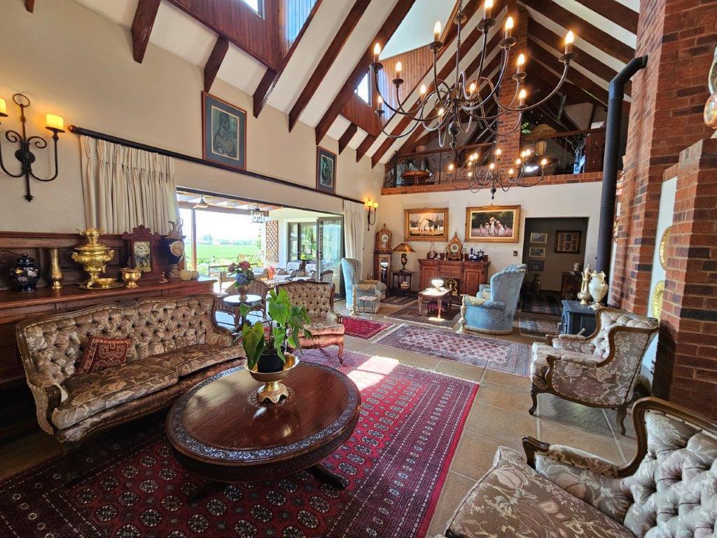 Farmstyle House For Sale in The Coves NorthFacing Views & Luxurious