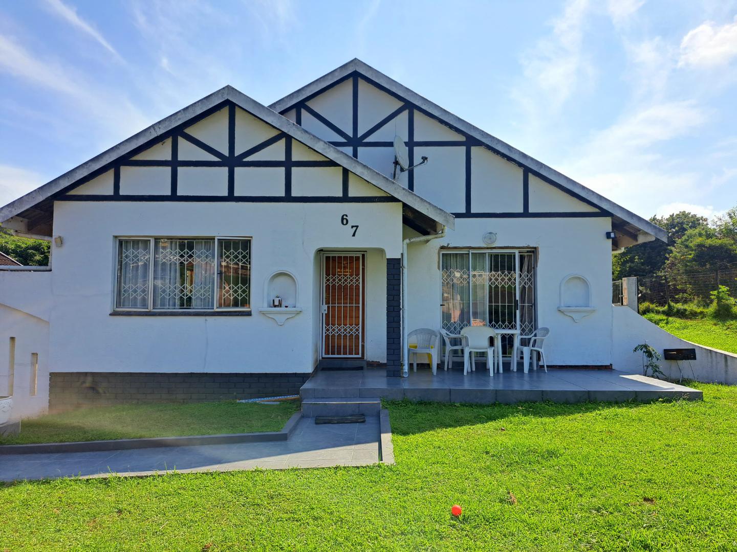 Spacious 3Bedroom Family House with Double Garage and PetFriendly