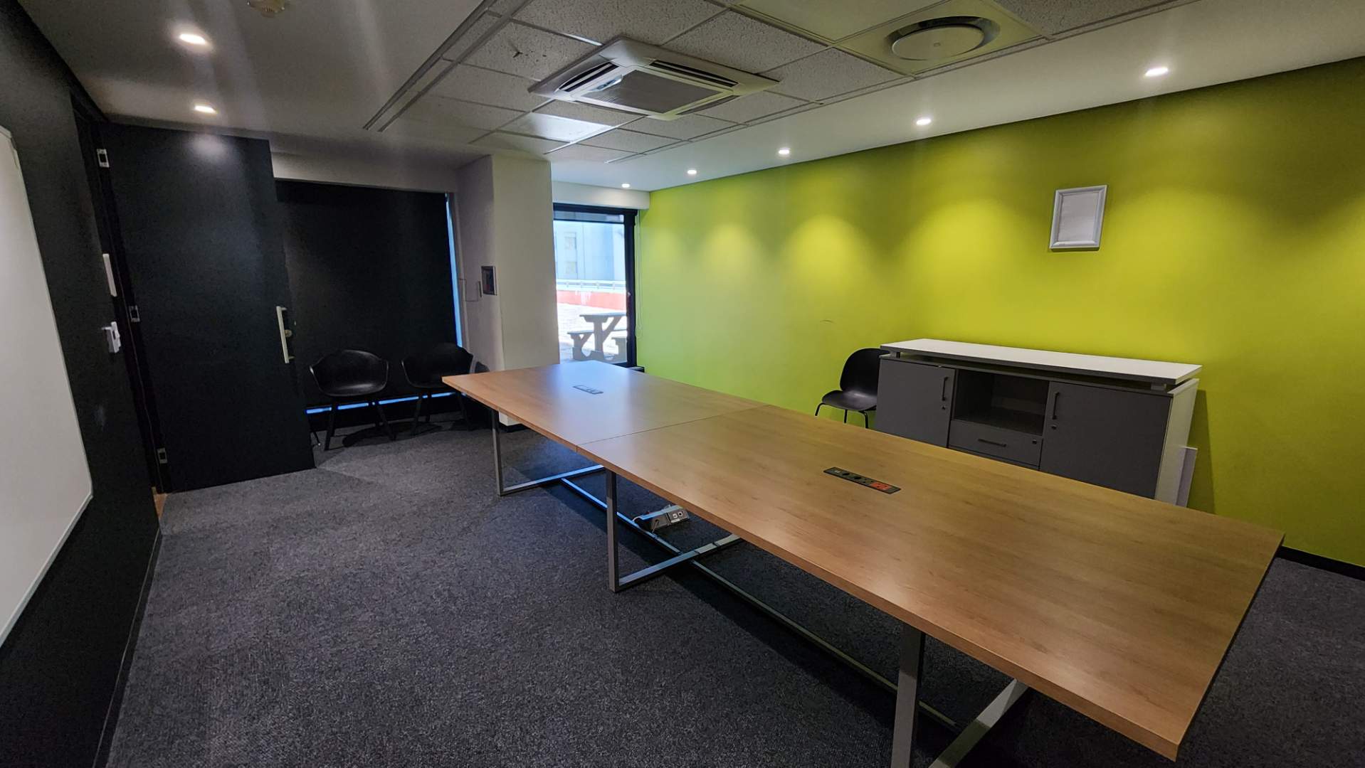 1,017m² Office in Cape Town City Centre To Rent R173,010/month 2329084