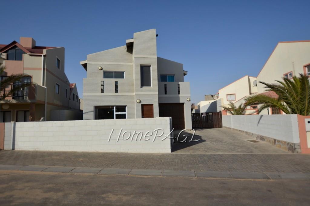 Charming House with Guesthouse and Bachelor Flats for Sale in Long
