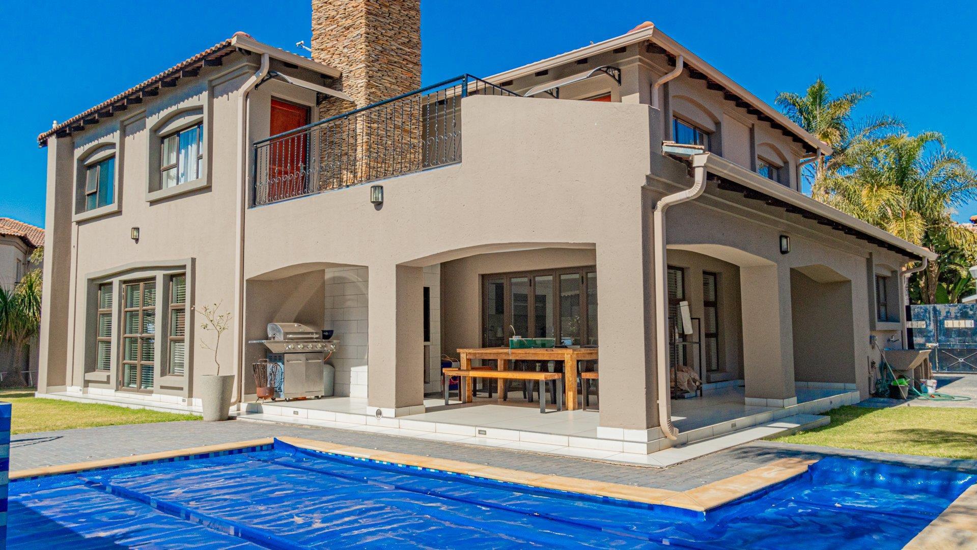 4 Bedroom House For Sale in Lakefield for R4,500,000 1932755