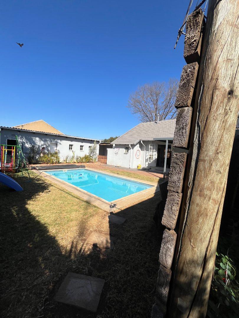 stunning Three-bedroom home with flatlet in Brackenhurst
