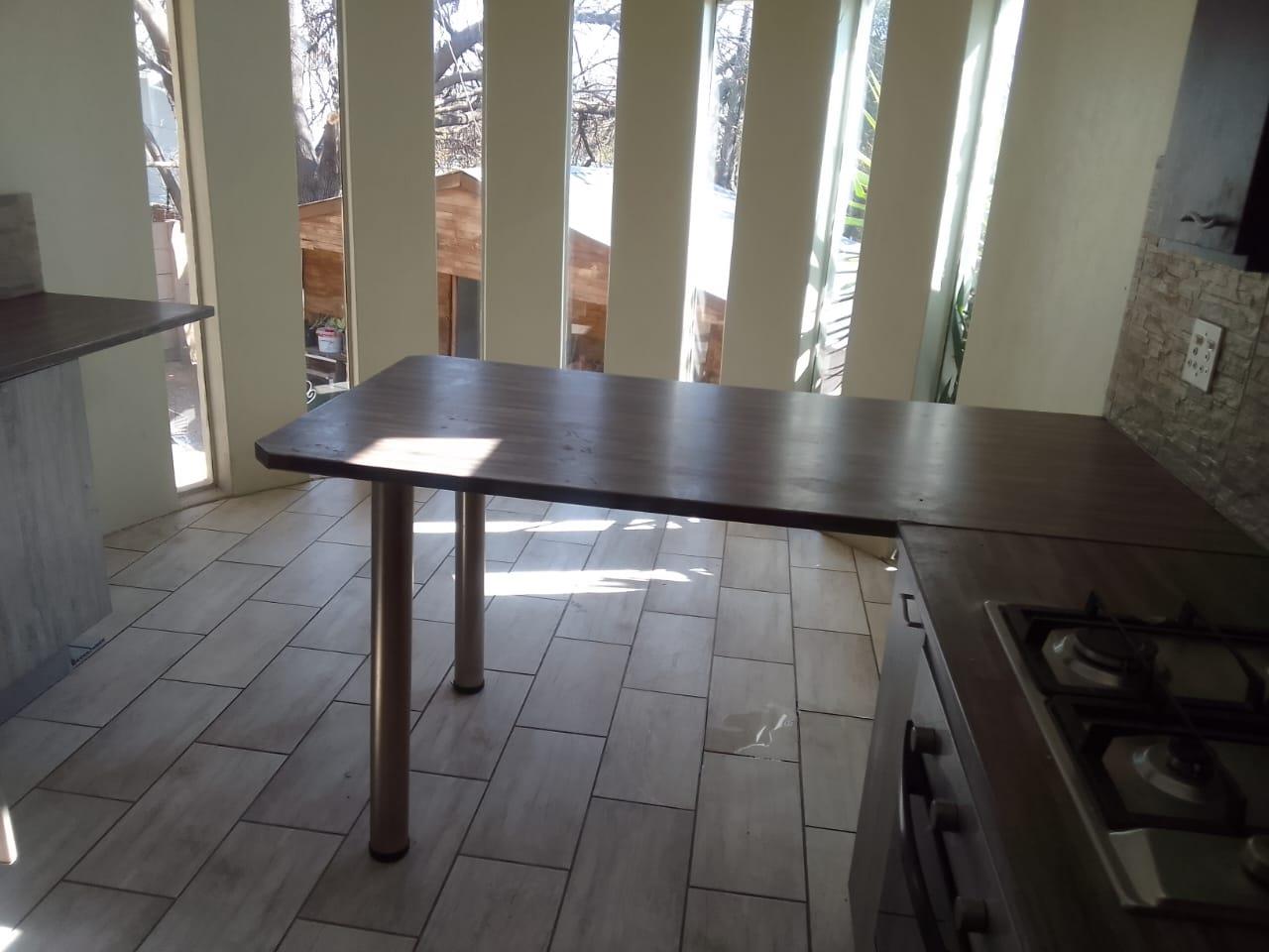 Douglasdale House To Rent 3 bedrooms, pool, garden, onsite gardener