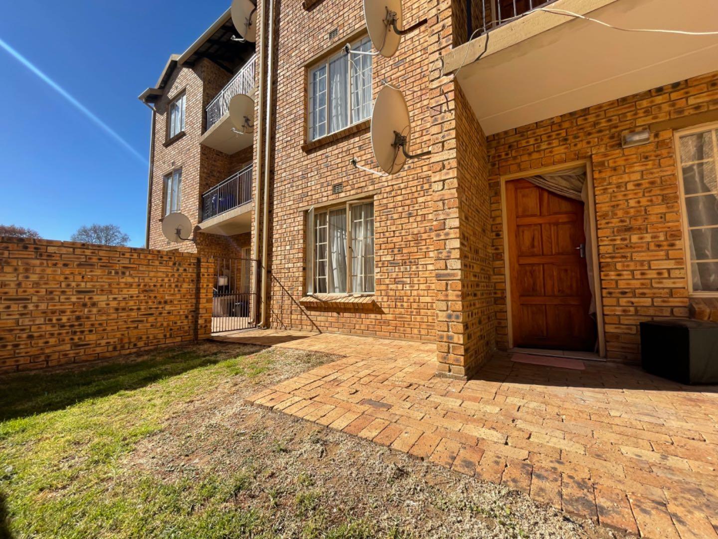 2 Bedroom Ground Unit Floor With Garden