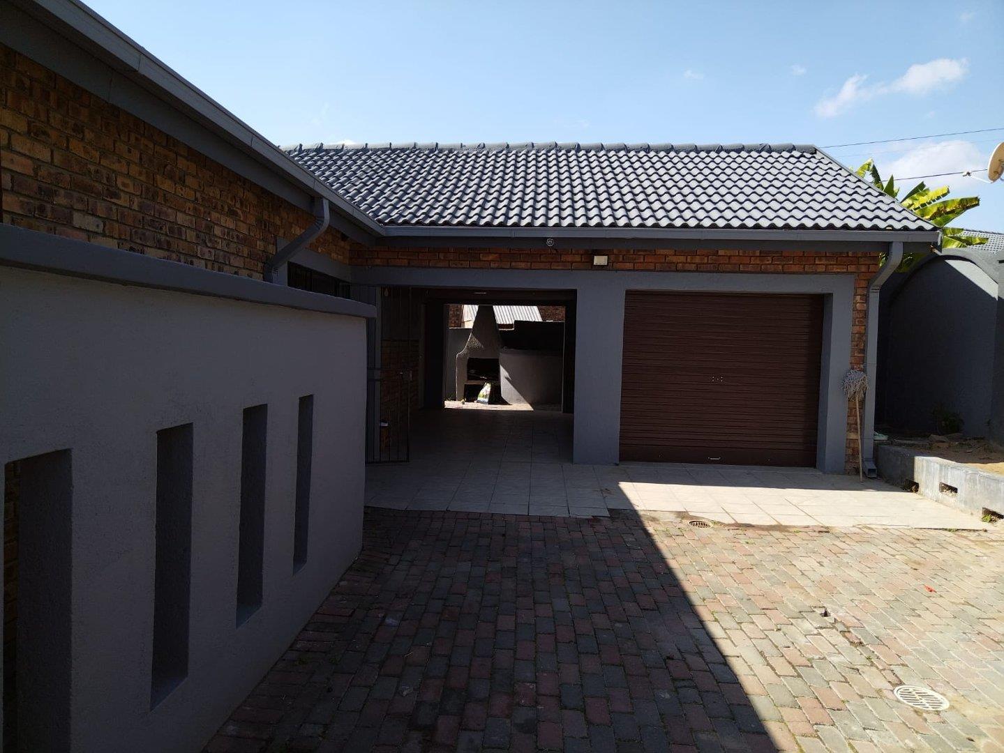 4 Bedroom House For Sale in Kingsview 2202005 MyProperty