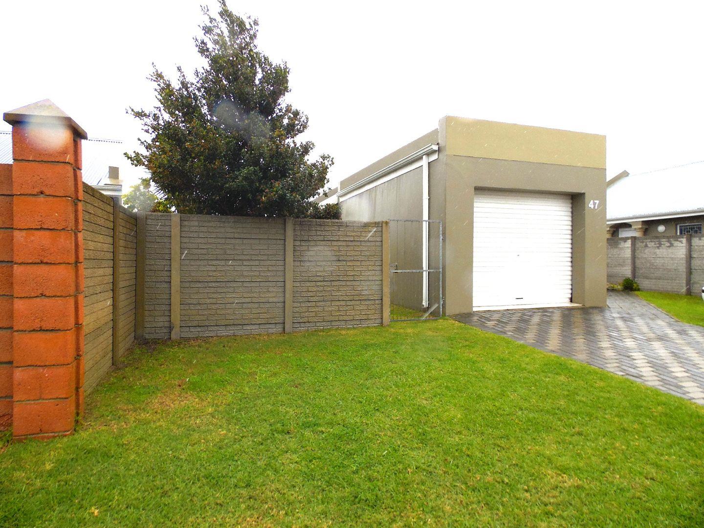 2 Bedroom Townhouse in Parsonsvlei, Port Elizabeth For Sale for R 875,000 2264204