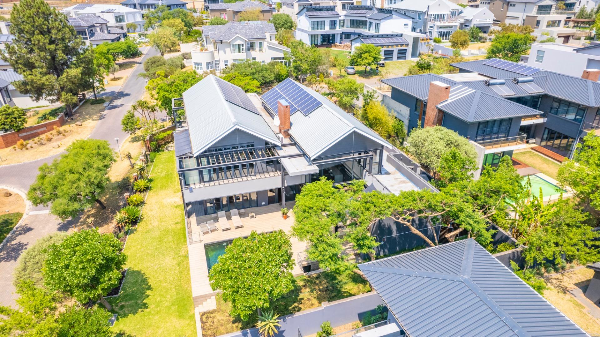 Luxurious House For Sale in Waterfall Country Estate Modern Design