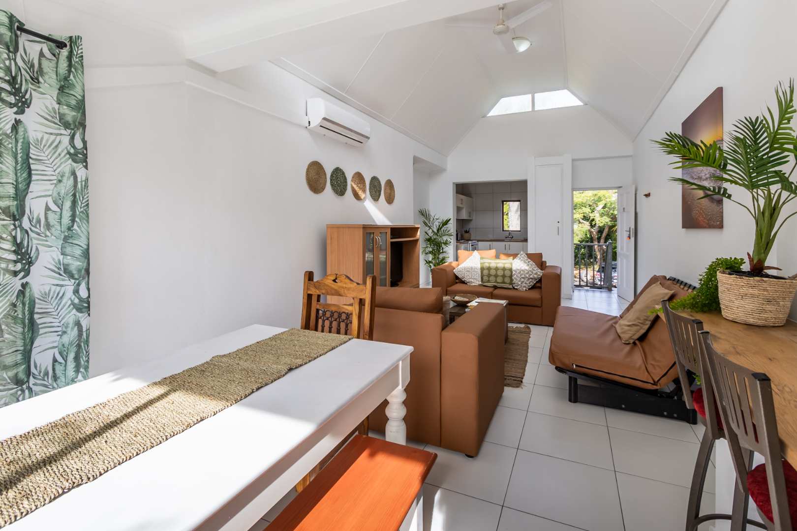 St Lucia Central Apartment For Sale Renovated 2 Bed Oasis 2034414