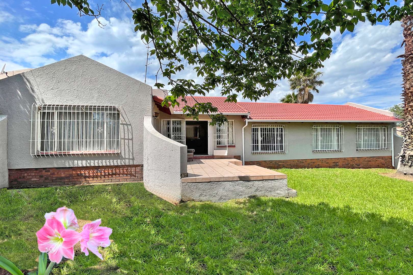 Spacious Family Home for Sale in Fourways, Fairfield Estate 2172129