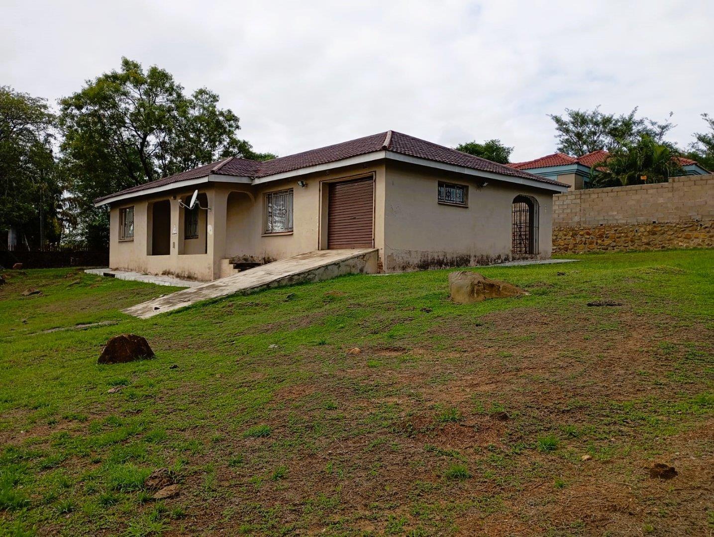 Spacious House In Hazyview Central For Sale, Featuring Garden And Pool 