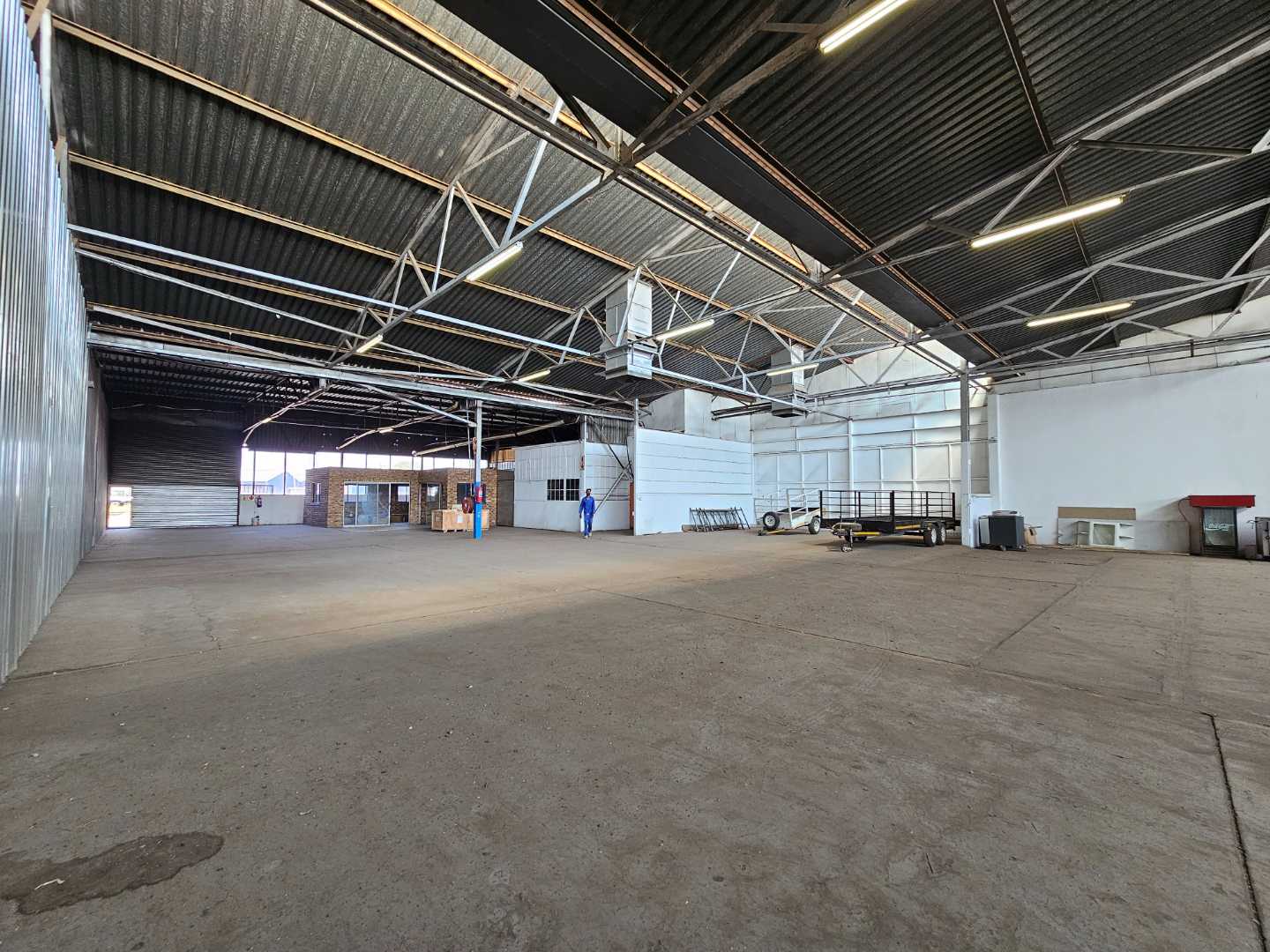 Isando Industrial Warehouse To Rent 1,410sqm, 3phase power, office