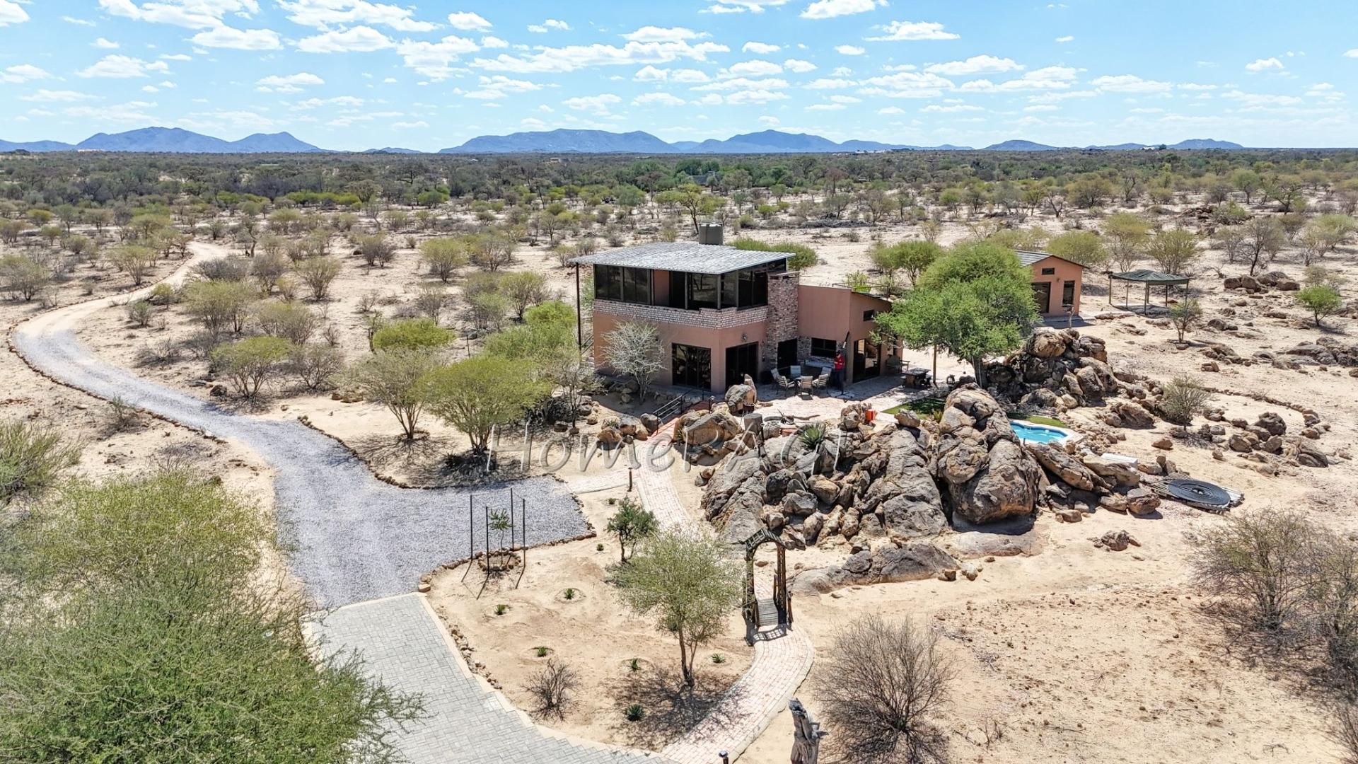 Scenic Small Holding in Omaruru Central 3 Bed, Guest Room, Pool. For