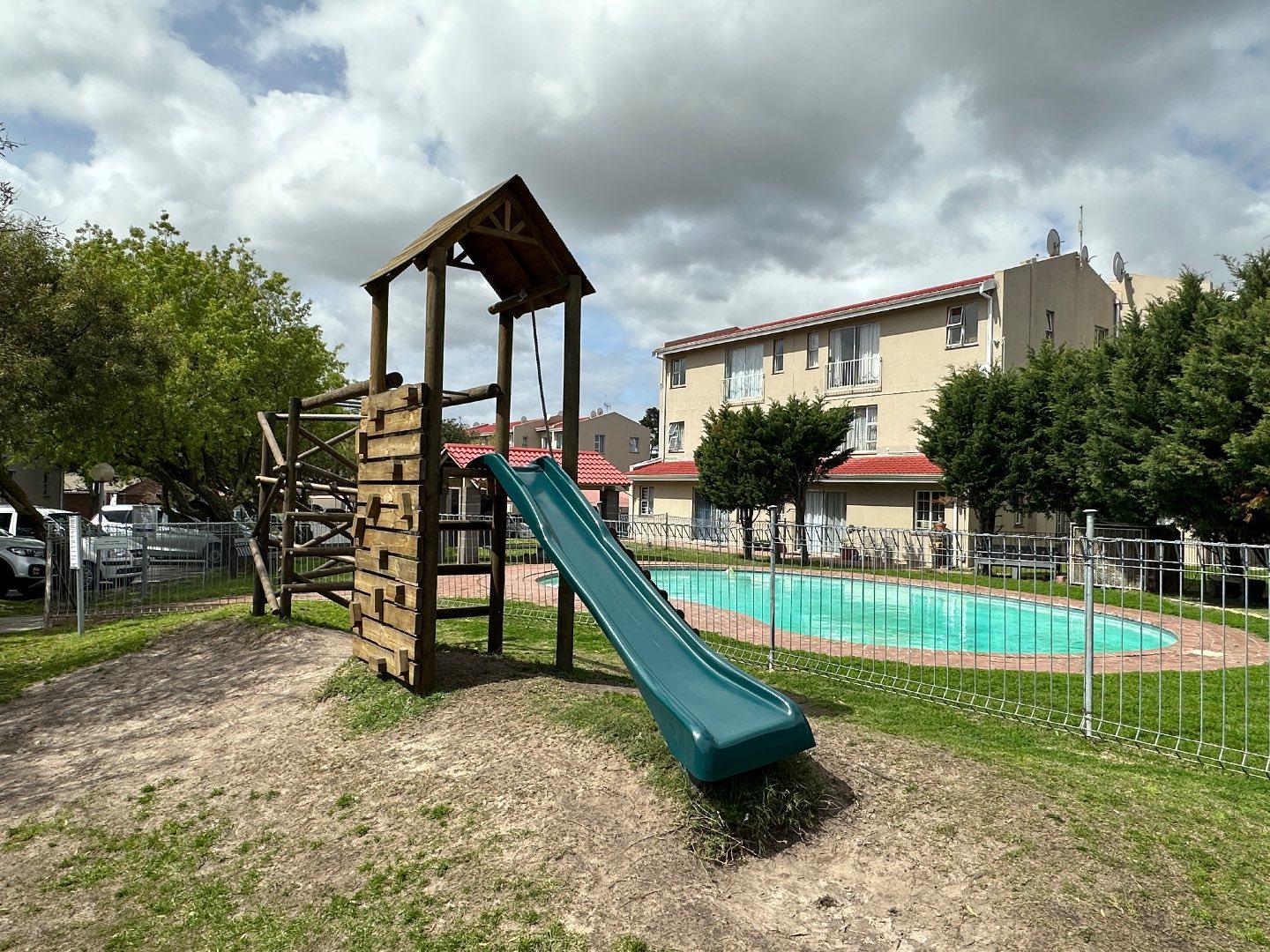 2 Bedroom Apartment in Oak Glen, Bellville Sold for R 699,000 2109197