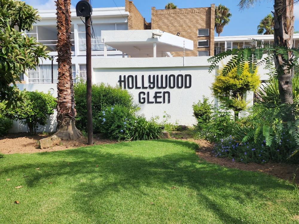 Spacious Bramley Park Apartment To Rent with Pool, Gardens, and Prime