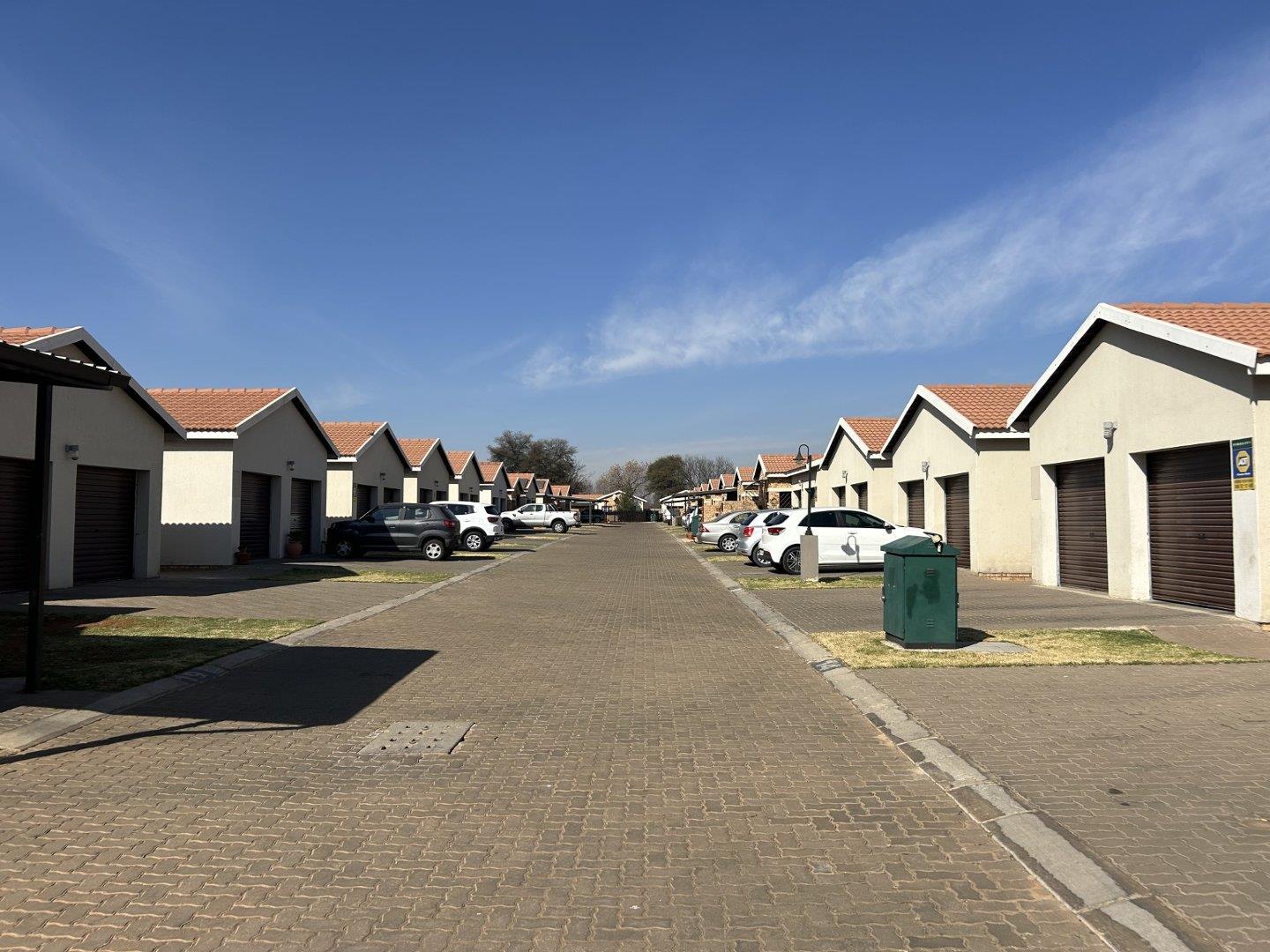 Brentwood Park Townhouse To Rent 3 bedrooms, petfriendly, double