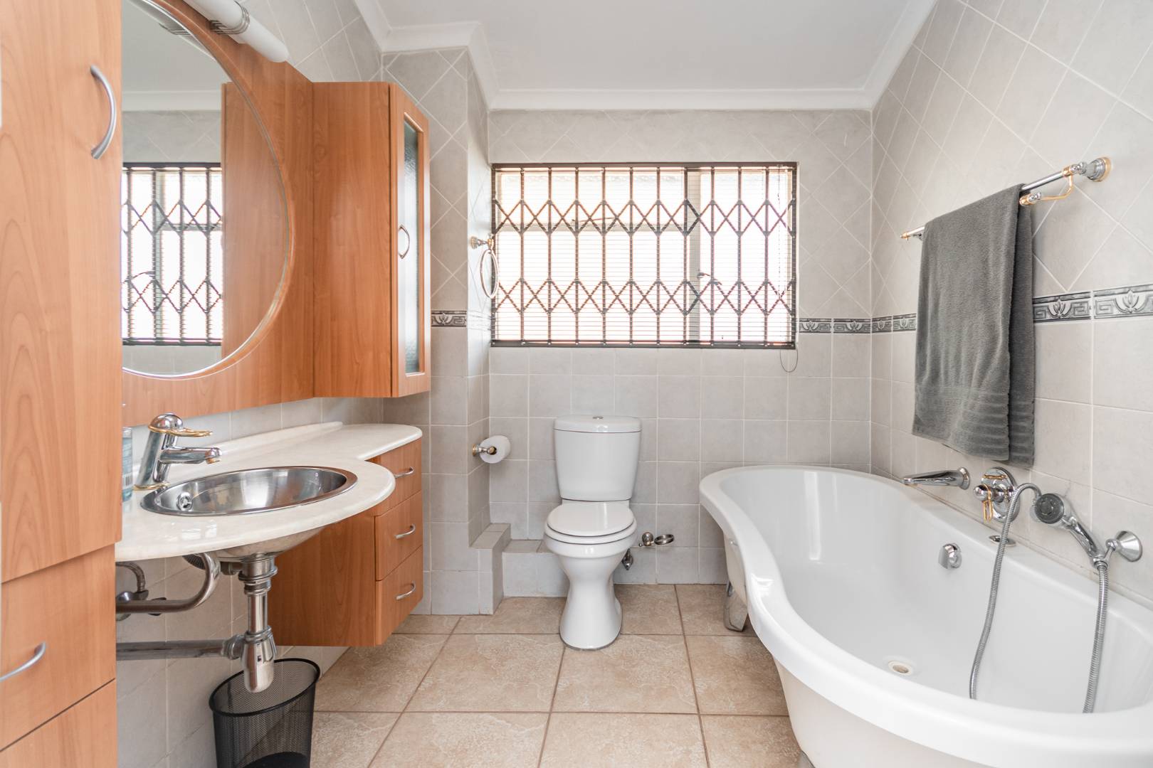 5 Bedroom House in Hazeldene, Germiston Sold for R 2,150,000 2060397