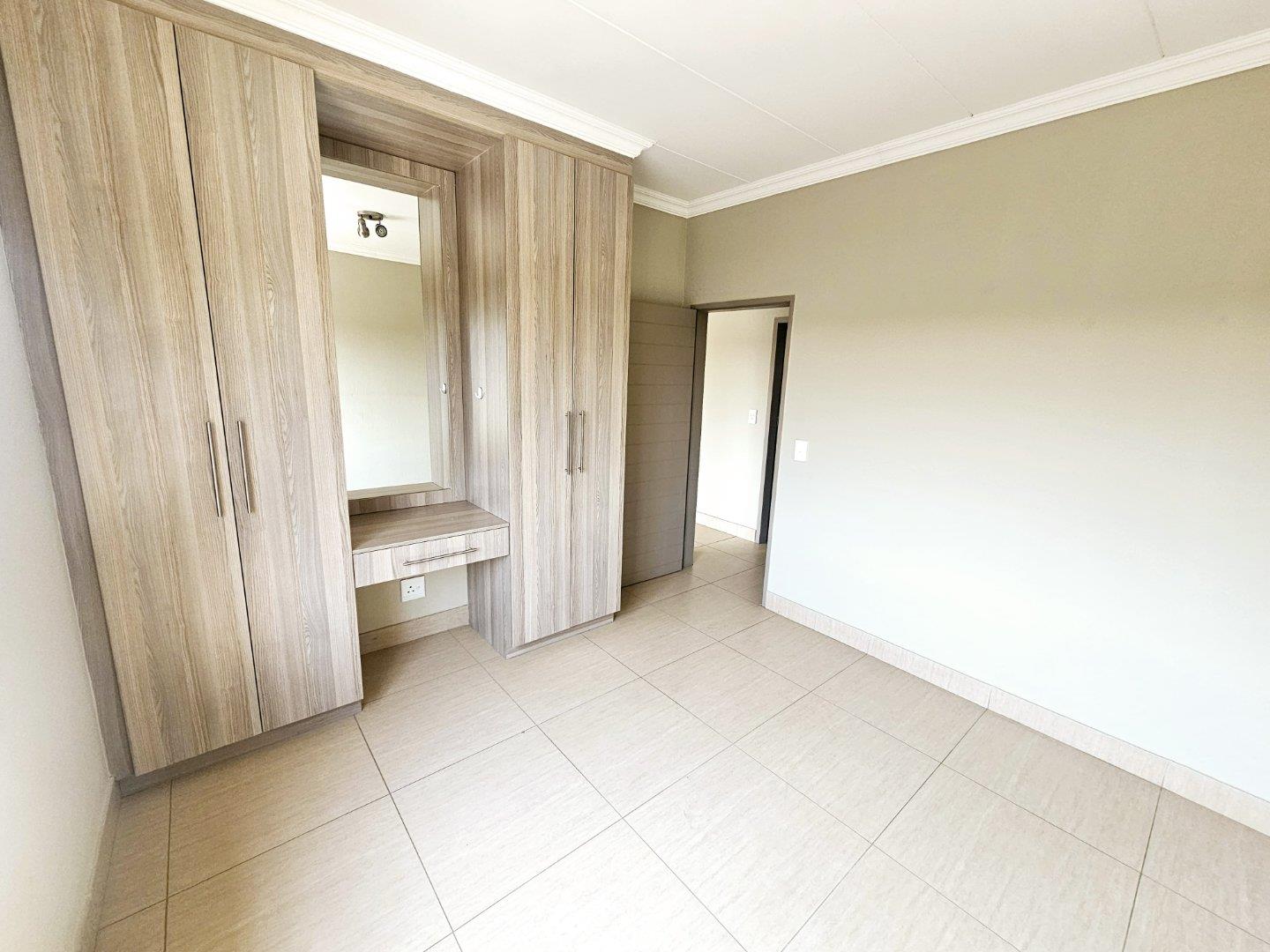 2bedroom apartment in Moregloed, secure complex, 24hour security