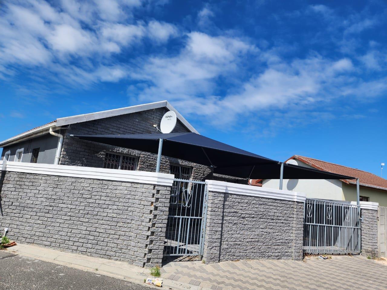 Montclair House For Sale Spacious lounge, large kitchen, entertaining