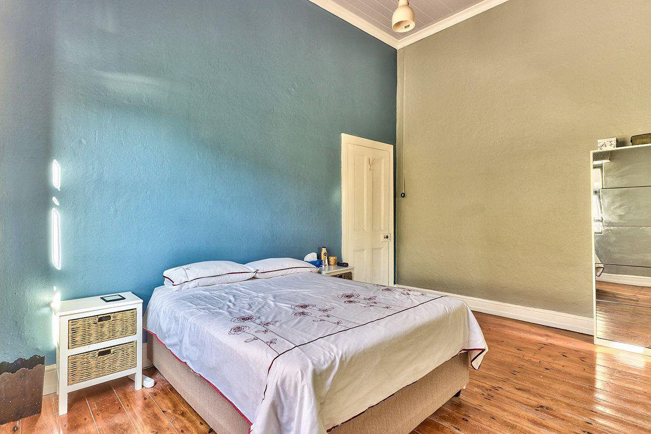 Woodstock House For Sale in Woodstock, Cape Town was listed for R2