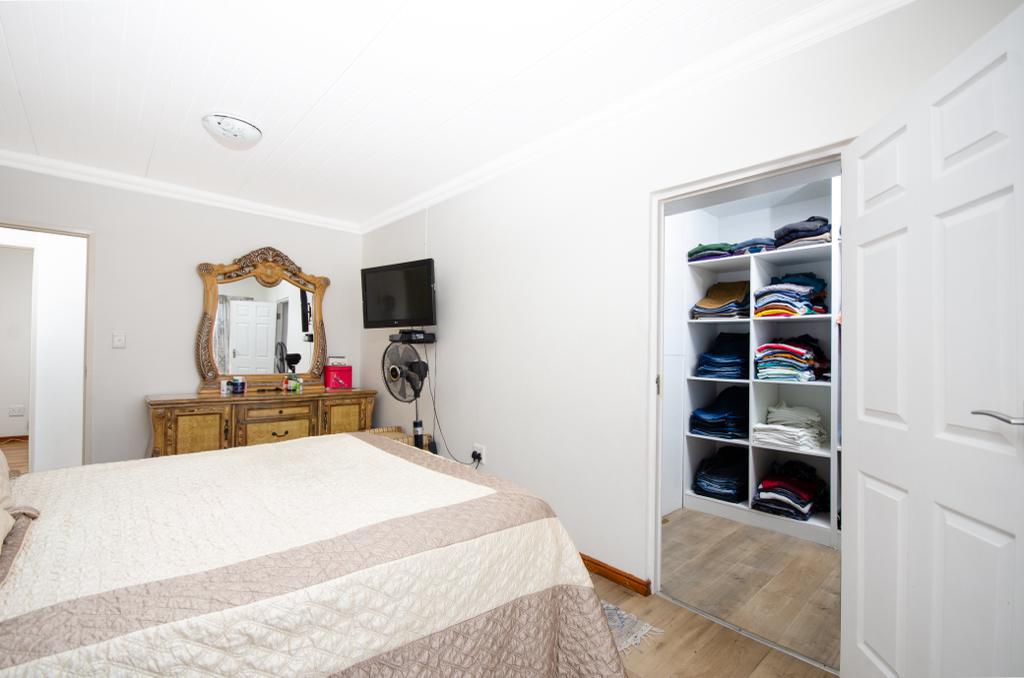 3 Bedroom House in Hagley, Kuils River For Sale for R 1,600,000 2204621