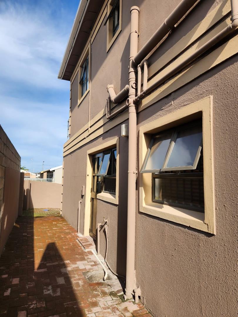 5 Bedroom House in Philippi For Sale R1,150,000 2260492