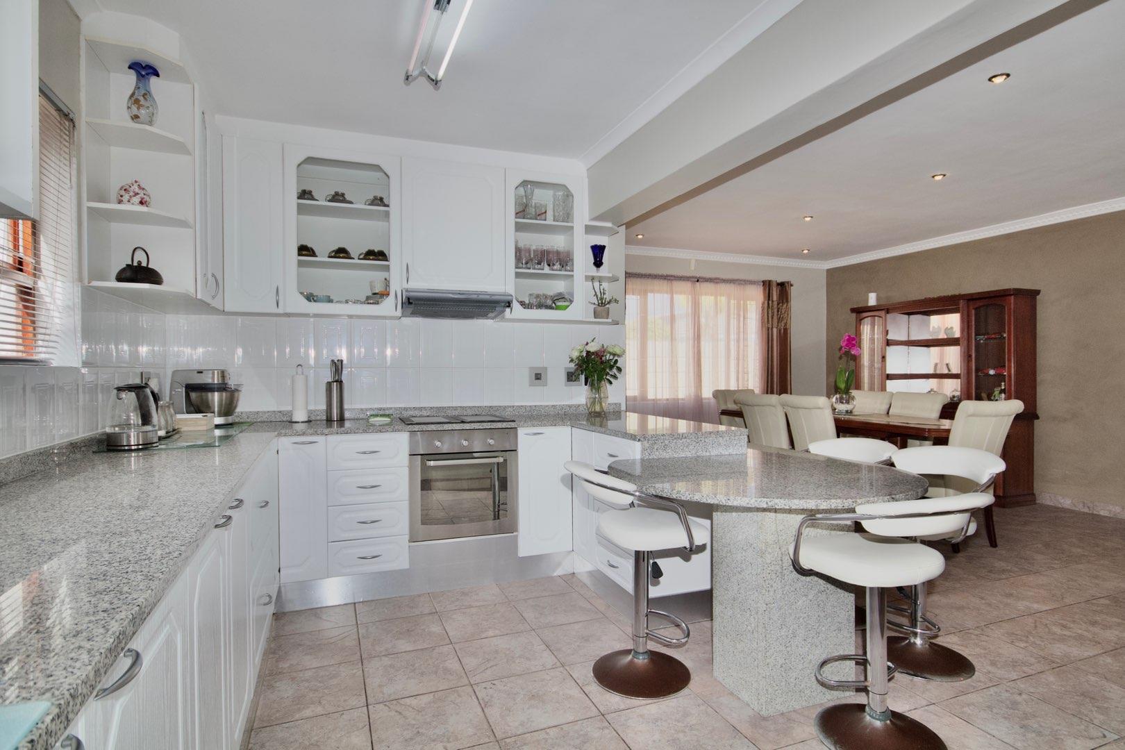 Milnerton House For Sale in Sunset Beach, Milnerton was listed for R5