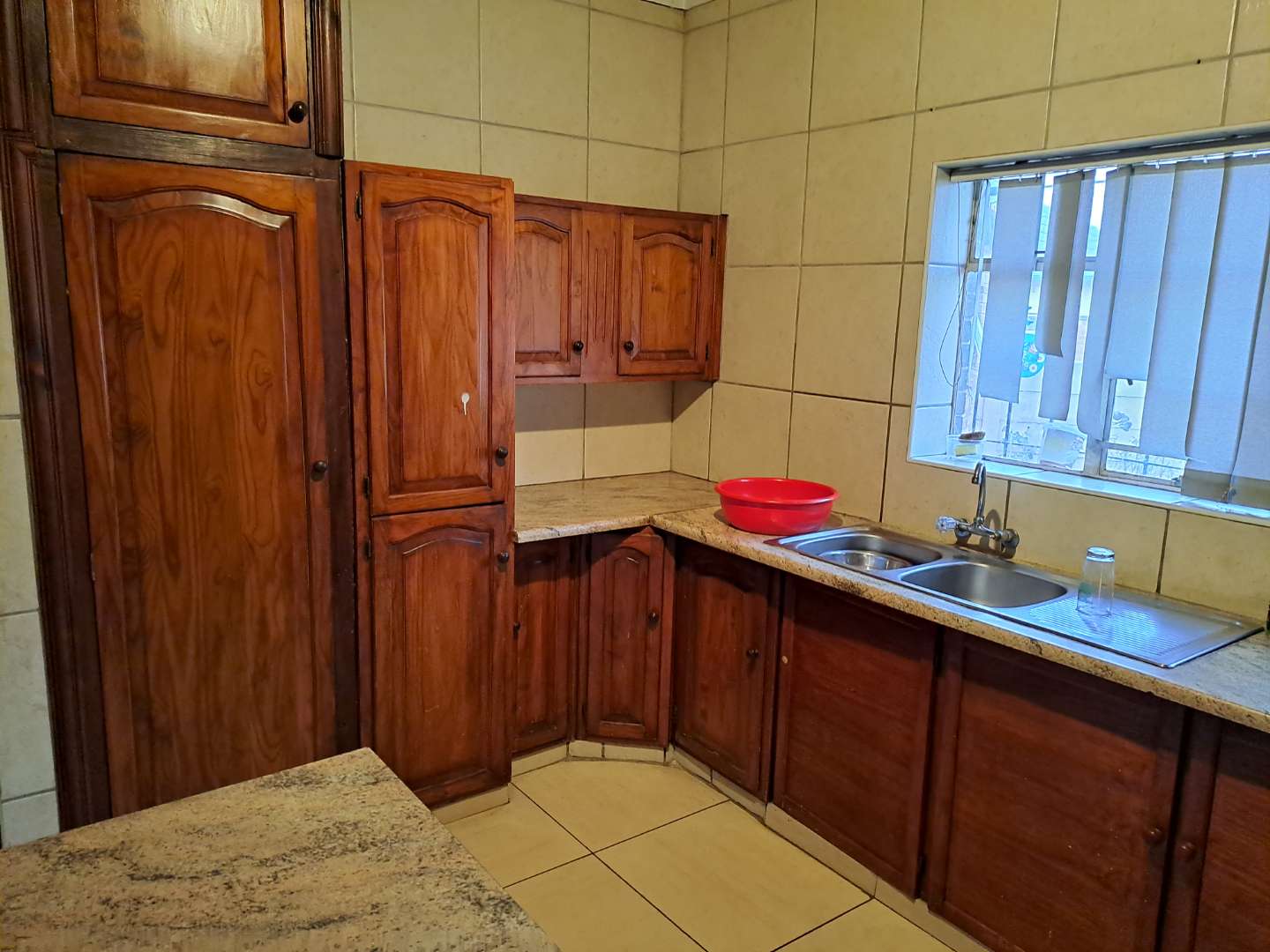 Spacious House To Rent in Hurlyvale with Separate Entrances & Flatlet
