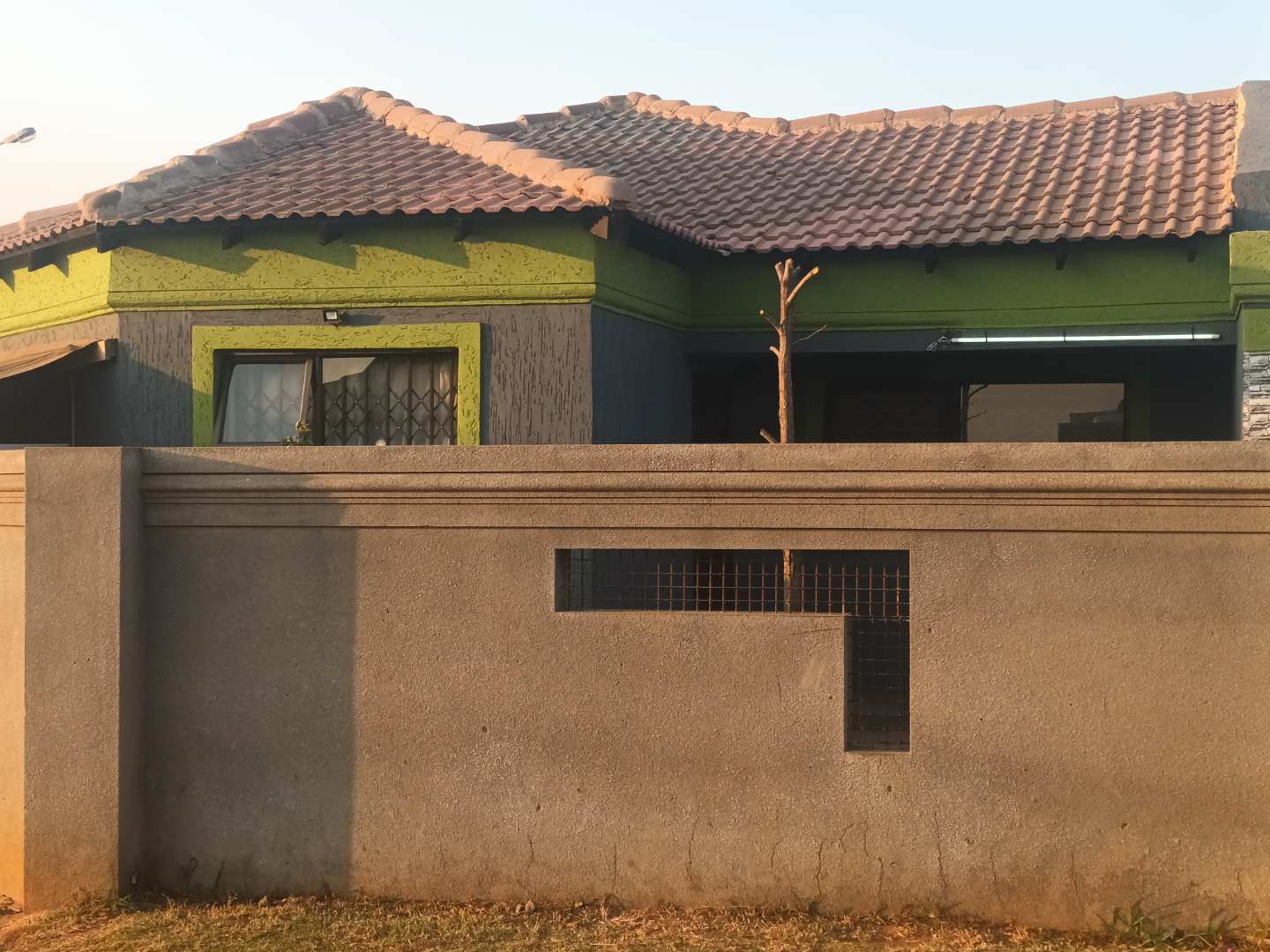 Buhle Park House for Sale 3 Bedrooms, Modern Kitchen, Carport for 3