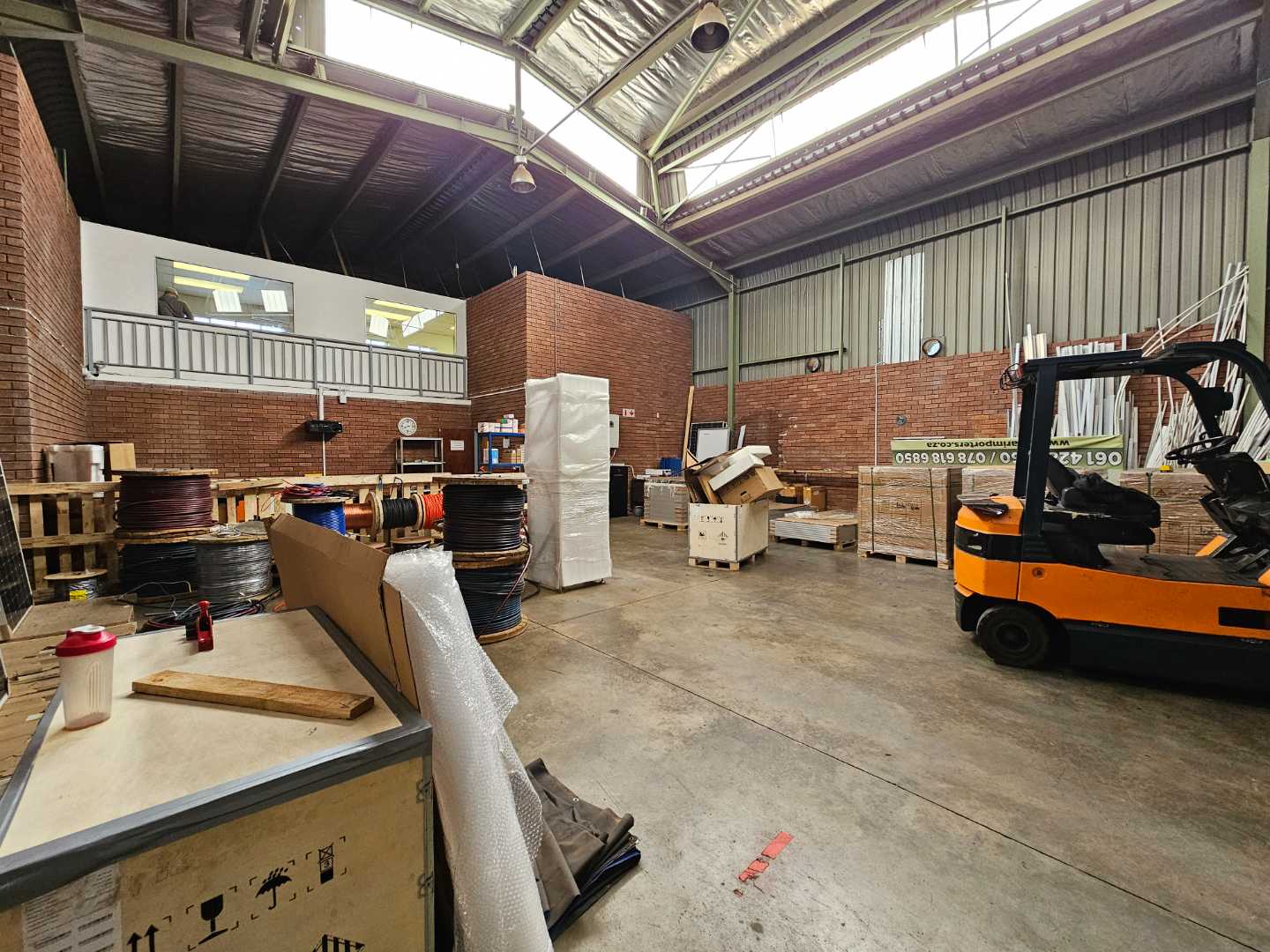 Industrial Unit To Rent in Jet Park 357sqm, 3Phase power, office space