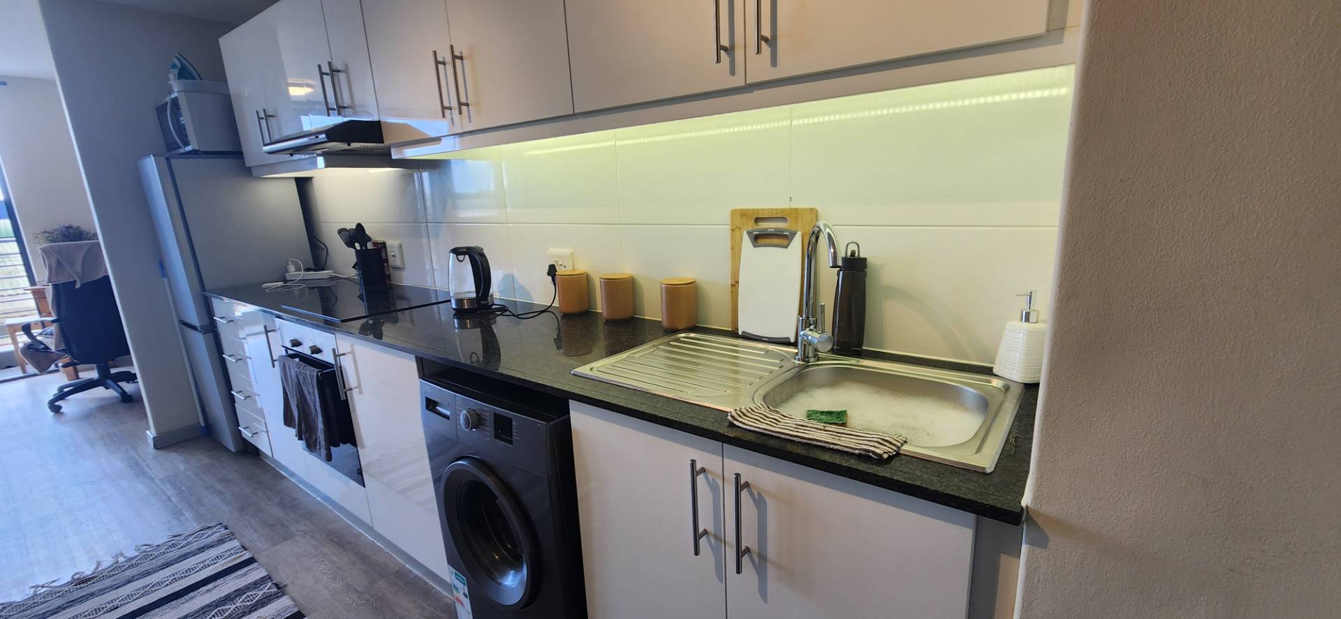 To Rent Apartment in Observatory with gym, pool, parking, and security