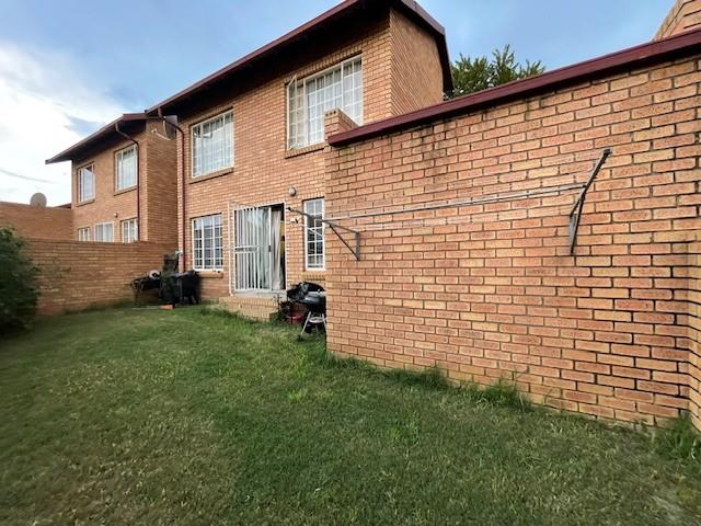 2-Bedroom Apartment in Centurion with Garden and Pet-Friendly