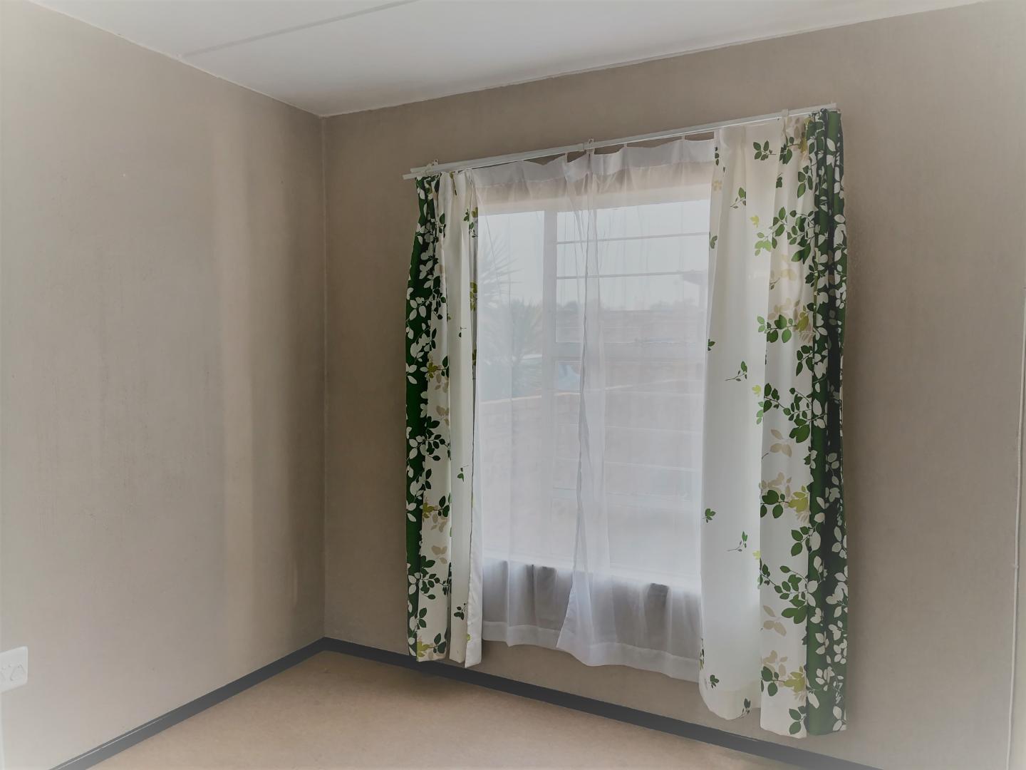 2 Bedroom Apartment in Honeypark For Sale R650,000 1965889