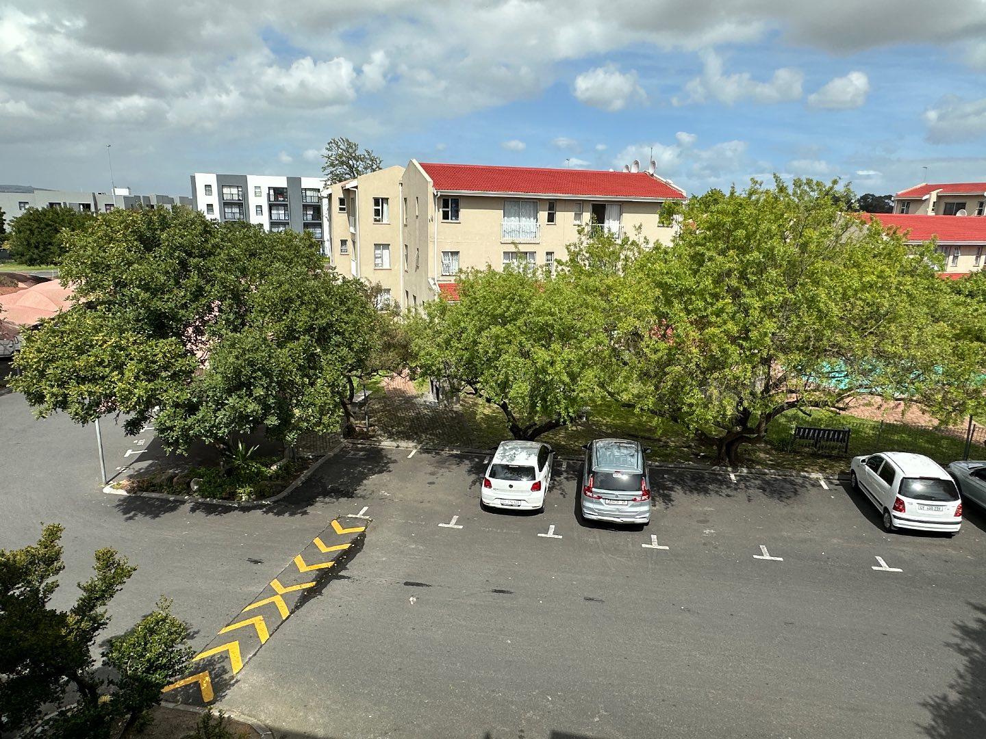 2 Bedroom Apartment in Oak Glen, Bellville Sold for R 699,000 2109197