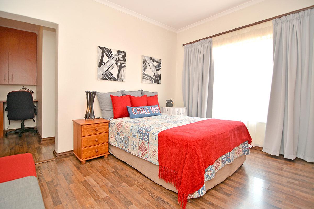 For Sale Spacious 5bedroom cluster in Bardene with pool and 24hour