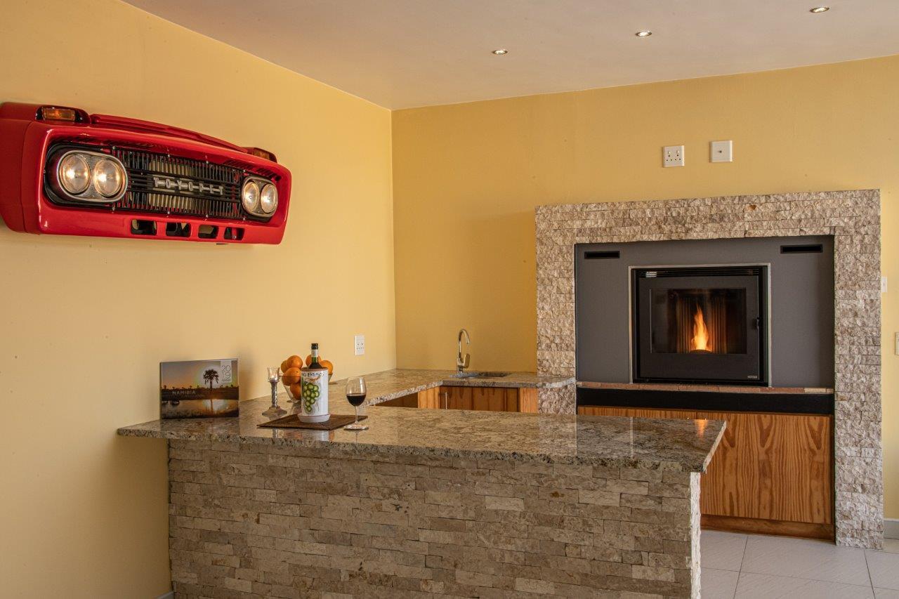 Entertainment area with fire-place