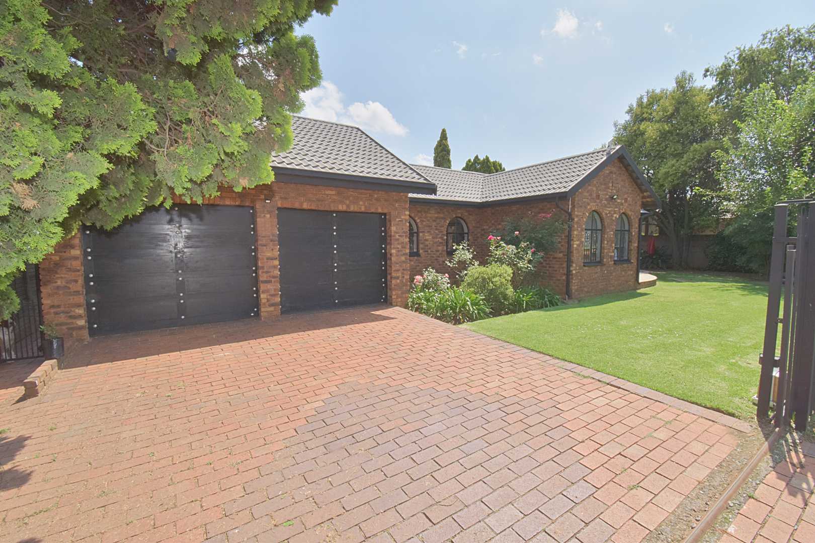 Modern 3 Bed House For Sale, Crystal Park Ext 2 2210514 MyProperty