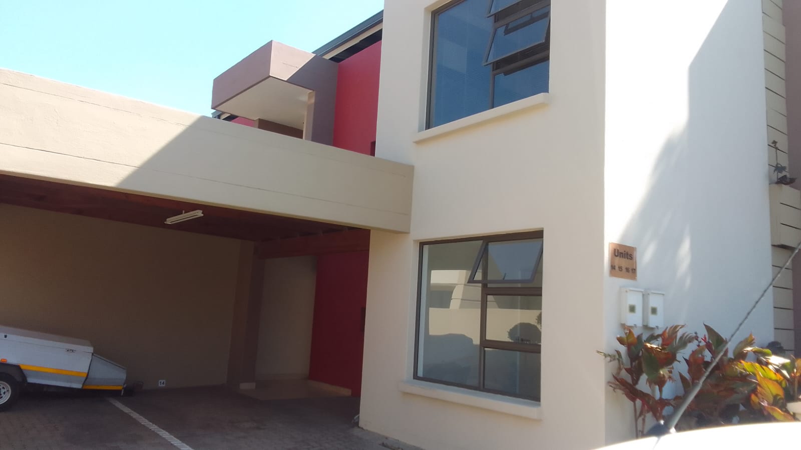 Chic Townhouse in Glen Eagle Estate For Sale with Modern Upgrades